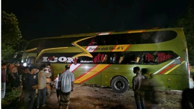 কক্সবাজার থেকে ঢাকাগামী আইকন পরিবহনের একটি এসি বাসে আগুন লাগার ঘটনা ঘটেছে