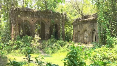 বরিশালের সাতানি গ্রামের বহু পুরোনো স্থাপনার ধ্বংসাবশেষ। ছবি: সংগৃহীত