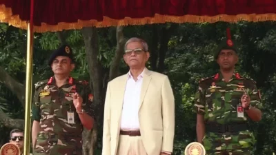 বঙ্গভবনে গার্ড অব অনার দেওয়া হচ্ছে রাষ্ট্রপতি মির্জা ফখরুল ইসলাম আলমগীরকে