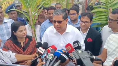 কথা বলছেন মীর শাহে আলম (ফাইল ছবি)