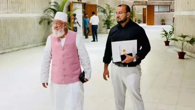 চট্টগ্রাম-১৫ আসনের সংসদ সদস্য ও জামায়াতে ইসলামীর কেন্দ্রীয় কর্মপরিষদ সদস্য শাহজাহান চৌধুরীর সঙ্গে তার ব্যক্তিগত সহকারী (পিএস) মো. আরমান উদ্দিন