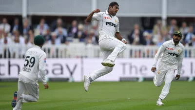 পাকিস্তান-ইংল্যান্ড টেস্ট দেখা যাবে টিভিতে।