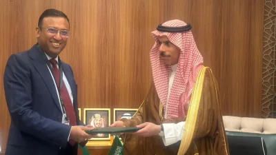 পররাষ্ট্র প্রতিমন্ত্রী হুমায়ুন কবির ও সৌদি পররাষ্ট্রমন্ত্রী প্রিন্স ফয়সাল বিন ফারহান আল সৌদ