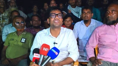 মাগুরায় সাংবাদিকদের সঙ্গে কথা বলেন যুবদল নেতা রবিউল ইসলাম নয়ন