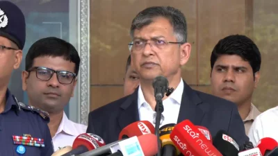 ‘ত্রৈমাসিক অপরাধ পর্যালোচনা সভা’ শেষে সাংবাদিকদের ব্রিফ করছেন স্বরাষ্ট্রমন্ত্রী সালাহউদ্দিন আহমদ