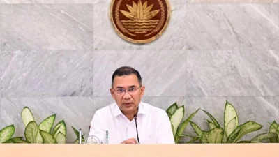 বৈঠকে প্রধানমন্ত্রী তারেক রহমান (ছবি: পিএমও)