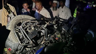 ফরিদপুরে দুর্ঘটনাকবলিত মোটরসাইকেল