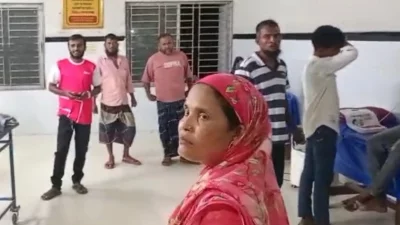 আহতদের নিয়ে হাসপাতালে স্বজনরা