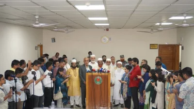ব্রিফিং করেন মিয়া গোলাম পরওয়ার