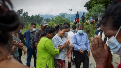 আয়ুষের শেষকৃত্যে জড়ো হন প্রায় ৩৫ জন স্বজন