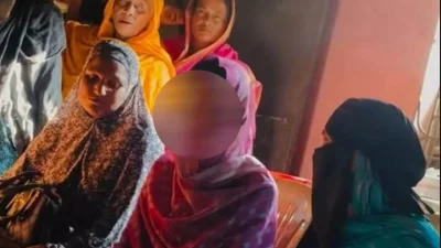 কিশোরগঞ্জের হোসেনপুরে বিয়ের অনুষ্ঠান শেষে বরযাত্রীর গাড়ি আটকে নববধূকে তুলে নিয়ে যাওয়ার ঘটনায় নতুন করে আলোচনার জন্ম দিয়েছে একটি ভিডিও