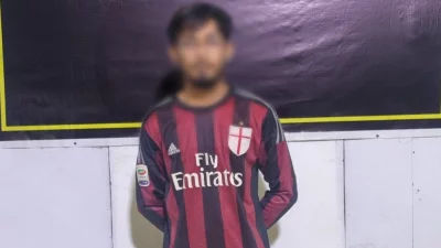 আজিমপুর বাসস্ট্যান্ড এলাকা থেকে রাফিদকে গ্রেফতার করে র্যাব