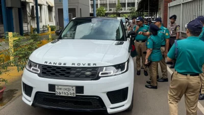 বেসামরিক বিমান পরিবহন ও পর্যটনমন্ত্রী এম রশিদুজ্জামান মিল্লাতের ব্যবহৃত সেই গাড়ি