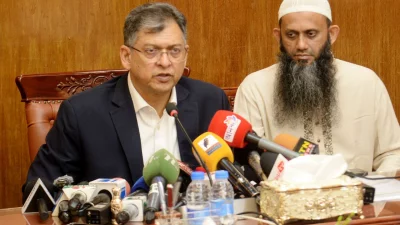 কথা বলছেন স্বরাষ্ট্রমন্ত্রী সালাহউদ্দিন আহমদ