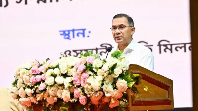 জন্মাষ্টমী উপলক্ষে সনাতন ধর্মাবলম্বী বিশিষ্ট ব্যক্তিবর্গের সঙ্গে শুভেচ্ছা বিনিময় এবং পুরোহিত ও সেবাইতদের মধ্যে সম্মানি বিতরণ অনুষ্ঠানে প্রধানমন্ত্রী (ছবি: পিএমও)