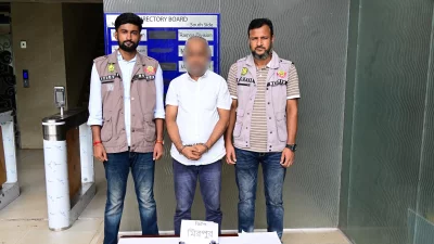 ডিবির হেফাজতে জামিল হোসেন ওরফে শুটার জাকির
