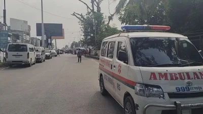 অ্যাম্বুলেন্সে ভারতে নেওয়া হচ্ছে গৌতম মিস্ত্রির মরদেহ