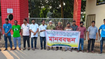 কুড়িগ্রামের রৌমারী উপজেলার বিতর্কিত সহকারী কমিশনার (ভূমি) রাফিউর রহমানকে চাকরি থেকে বরখাস্ত ও দৃষ্টান্তমূলক শাস্তির দাবিতে মানববন্ধন কর্মসূচি পালন করেছেন স্থানীয় সাংবাদিকরা