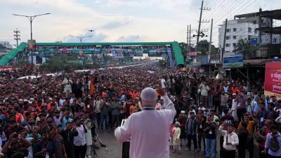 লংমার্চ কর্মসূচিতে এক পথসভায় বক্তব্য দিচ্ছেন জামায়াতের আমির ডা. শফিকুর রহমান