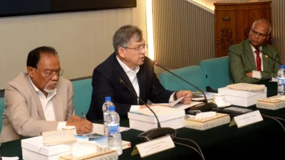 কথা বলছেন স্বরাষ্ট্রমন্ত্রী সালাহউদ্দিন আহমদ