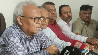 সংবাদ সম্মেলনে কথা বলছেন বিএনপির ভারপ্রাপ্ত মহাসচিব রুহুল কবির রিজভী