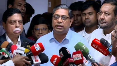 কথা বলছেন মীর শাহে আলম