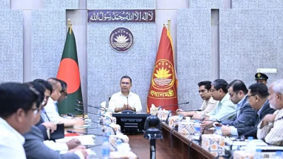 সচিবালয়ে ডেঙ্গু প্রতিরোধে করণীয় নিয়ে আয়োজিত সভায় প্রধানমন্ত্রী তারেক রহমান
