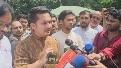 বুধবার দুপুরে ভোলায় এনসিপির জেলা শাখার সাংগঠনিক সমন্বয় সভা শেষে সাংবাদিকদের বিভিন্ন প্রশ্নের জবাব দেন এনসিপির উত্তরাঞ্চলের মুখ্য সংগঠক সারজিস আলম