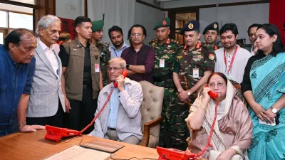 জুলাই শহীদ স্মৃতি জাদুঘরে রাষ্ট্রপতি মির্জা ফখরুল ইসলাম আলমগীর ও তার স্ত্রী রাহাত আরা বেগম