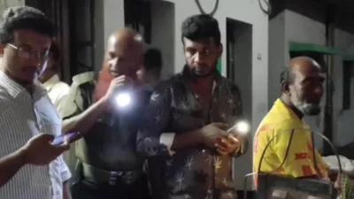 বরিশালের বাকেরগঞ্জ উপজেলায় এক ভ্যানচালককে কুপিয়ে হত্যার অভিযোগ উঠেছে যুবদল কর্মী ও তার সহযোগীদের বিরুদ্ধে