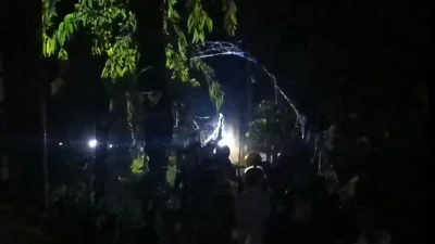 ব্রাহ্মণবাড়িয়ায় টর্চলাইট জ্বালিয়ে সংঘর্ষ, এএসপি-চেয়ারম্যানসহ আহত ৫০