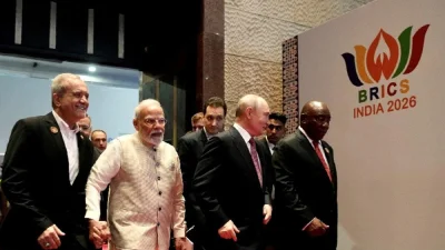নয়াদিল্লিতে ব্রিকস ফোরামে এসে পৌঁছান ইরানের প্রেসিডেন্ট, ভারতের প্রধানমন্ত্রী, রাশিয়ার প্রেসিডেন্ট এবং দক্ষিণ আফ্রিকার প্রেসিডেন্ট। ছবি: ভারতের প্রেস ইনফরমেশন ব্যুরো