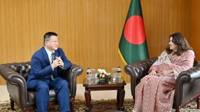 বাংলাদেশে নিযুক্ত চীনের রাষ্ট্রদূত ইয়াও ওয়েন পররাষ্ট্র প্রতিমন্ত্রী শামা ওবায়েদ ইসলামের সঙ্গে আজ তার কার্যালয়ে সৌজন্য সাক্ষাৎ করেছেন