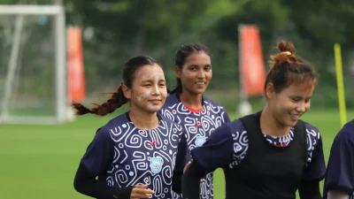 অনুশীলনে মারিয়া, ঋতুপর্ণারা।