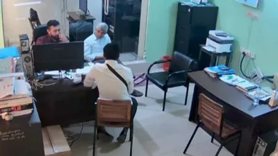 সাবেক কর্মকর্তা একেএম আহসান ফরিদ রুম্মন চাকরিতে না থেকেও বিভিন্ন শাখায় প্রভাব বিস্তার করছেন এবং সফটওয়্যার ব্যবস্থাপনার নামে দাফতরিক কাজে হস্তক্ষেপ করছেন