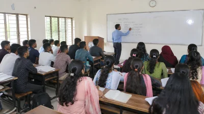 ক্লাসে শিক্ষার্থীরা (ছবি: সংগৃহীত)