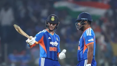 ইতিহাস গড়েছেন অভিষেক।