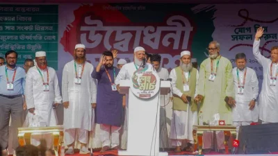 লংমার্চ শুরুর আগে মানিক মিয়া অ্যাভিনিউতে সমাবেশে বক্তব্য রাখছেন জামায়াতে ইসলামীর আমির ডা. শফিকুর রহমান