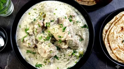 তিল-কাজুর মুরগি ভুনা