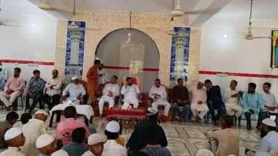 মসজিদের ভেতরে চেয়ার ও সোফা বসিয়ে সিরাজগঞ্জ-৩ সংসদ সদস্য মো. আয়নুল হকের একটি কর্মসূচি পালনের ছবি সামাজিক যোগাযোগমাধ্যমে ছড়িয়ে পড়ার পর আলোচনা-সমালোচনা