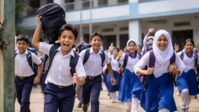 স্কুল থেকে ফিরছে শিক্ষার্থীরা (ছবি: সংগৃহীত)