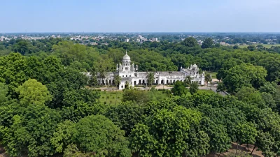 প্রতিষ্ঠার ১১০ বছর পেরিয়ে আজও ঐতিহ্য ও স্থাপত্যের অনন্য নিদর্শন হিসেবে দাঁড়িয়ে আছে প্রতিষ্ঠানটি
