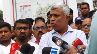ঝিনাইদহে মতবিনিময় সভা শেষে সাংবাদিকদের সঙ্গে কথা বলেন জ্বালানি প্রতিমন্ত্রী অনিন্দ্য ইসলাম অমিত