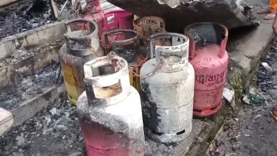 গাজীপুরের কালিয়াকৈরে দুই কলোনিতে আগুন