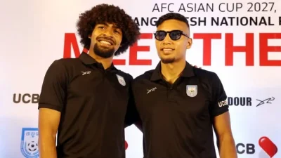 সংবাদ সম্মেলনে হামজা চৌধুরীর সঙ্গে অধিনায়ক জামাল ভূঁইয়া।