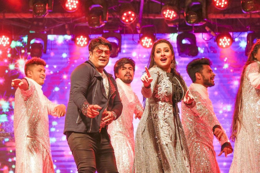 মঞ্চ মাতাচ্ছিলেন ফেরদৌস-পূর্ণিমা