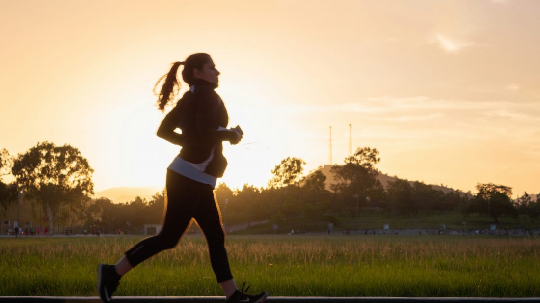 হাঁটার সময় বাহু ব্যবহার করুন। ছবি- সংগৃহীত
