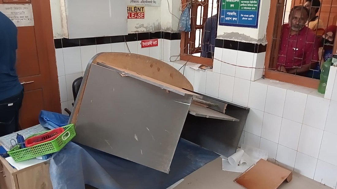 সাতক্ষীরা সদর হাসপাতালে হামলা-ভাঙচুর-মারপিটের ঘটনায় মামলা