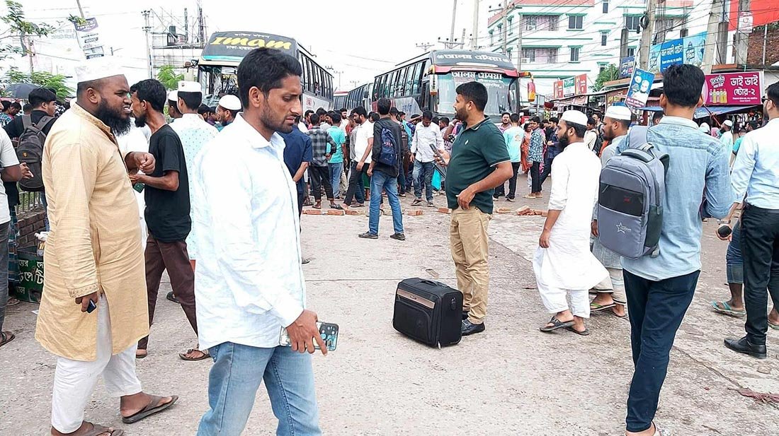 বাস বন্ধে দুর্ভোগে পড়েছেন সাধারণ মানুষ