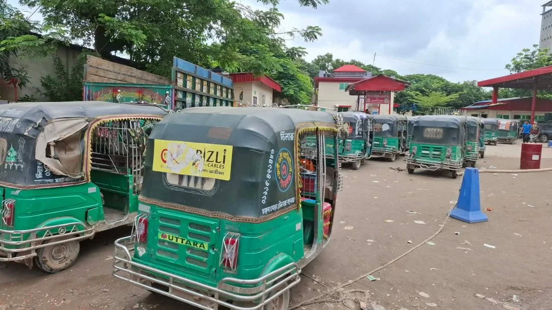 পাম্পে গ্যাসের জন্য সিএনজিচালিত অটোরিকশার দীর্ঘ লাইন (ফাইল ছবি)